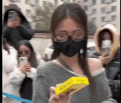 娱乐八卦直播吃瓜的内容是真是假,直播吃瓜，真相还是谣言？